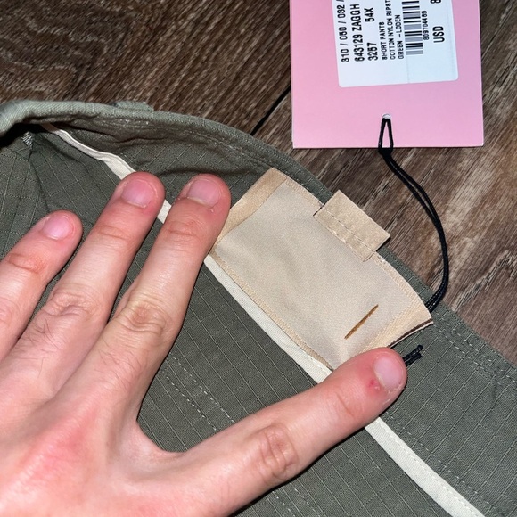 The North Face x Gucci Cargo Shorts - Picture 7 of 12